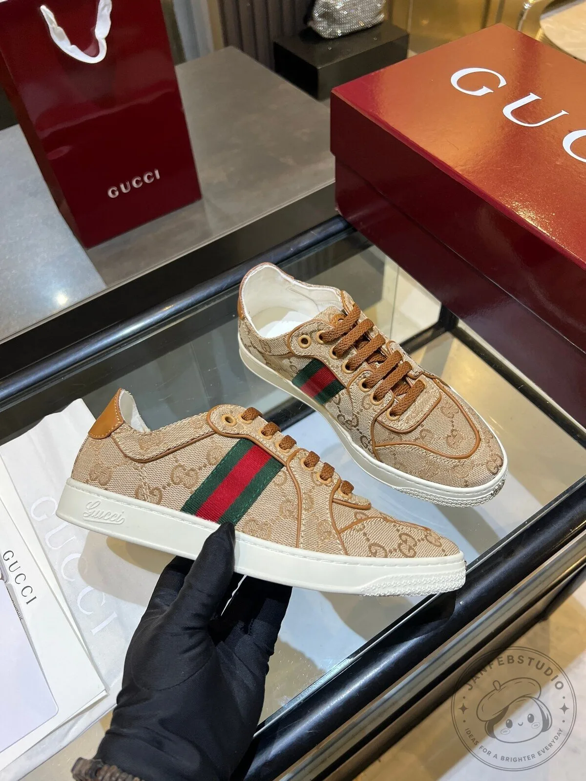 Gucci GG Supreme Canvas Low-Top Sneakers